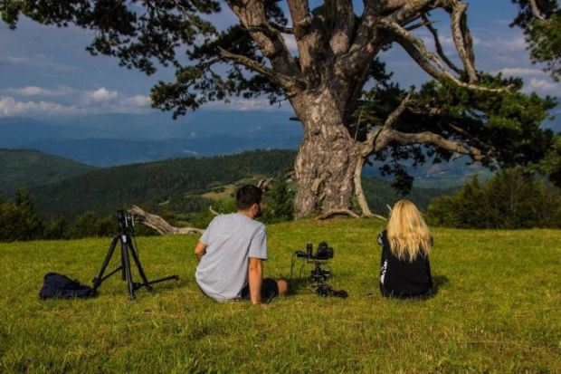 Srbija oduševljena video-snimkom mladog poljskog para: Da, ovo je zemlja obojena životom! (FOTO + VIDEO)