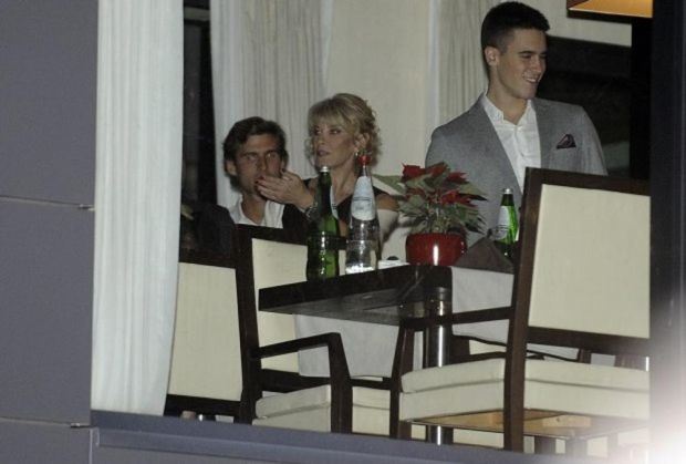 Porodično slavlje porodice Đoković u Beogradu: kako su Novakovi roditelji proslavili 30 godina braka (FOTO + VIDEO)