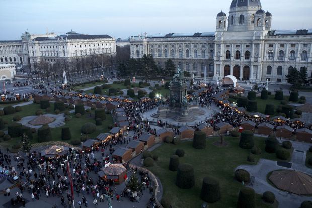 Da li je ovo najlepše praznično selo u Evropi: novogodišnja dekoracija dvorca Belvedere zasenila ceo Beč (FOTO)