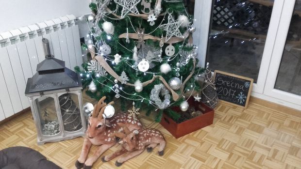 Praznična čarolija u domu Darinke Ostojić iz Beograda: nezaboravna novogodišnja jelka i čarobni ukrasi osvojiće vaša srca (FOTO)