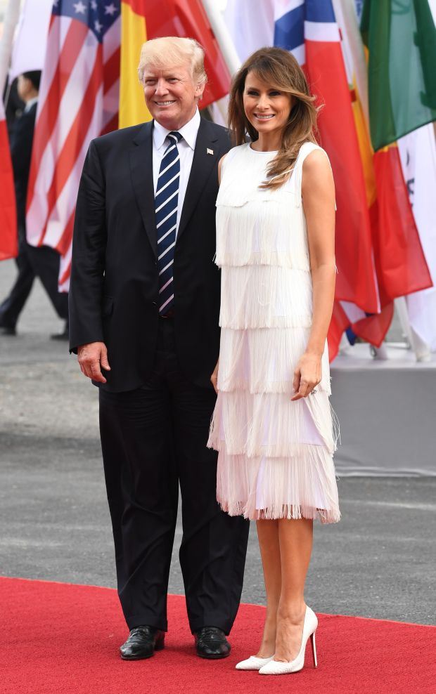 MODNI TRENUTAK - MELANIJA TRAMP: Bela haljina za večeru s Putinom (FOTO + VIDEO)