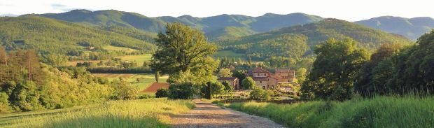 NAJLEPŠA RUSTIČNA KUĆA U ITALIJI: dom od kamena i drveta sa čarobnim pogledom i starinskom kuhinjom (FOTO)