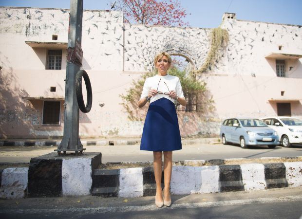 PRVA DAMA FRANCUSKE PROMENILA FRIZURU, STIL OBLAČENJA I PODMLADILA SE: žene širom sveta oduševljene promenom izgleda Brižit Makron (FOTO)