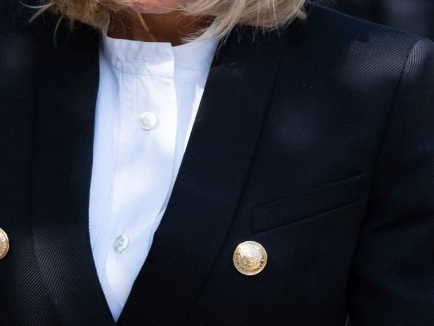 BRIŽIT MAKRON ODRŽALA MODNU LEKCIJU SVIM ŽENAMA: Prva dama Francuske u pantalonama i čizmama koje izdužuju noge (FOTO)