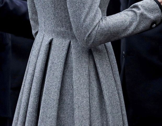 KEJT MIDLTON U KAPUTU KOJI JE VEĆ NOSILA POKRENULA LAVINU KOMENTARA: da li lepa princeza kopira kraljicu Elizabetu (FOTO)