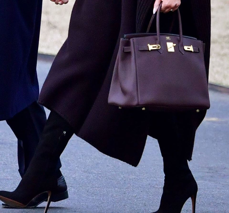 PROLEĆNA MODA! PONČO ZA SVE PRILIKE: Melanija Tramp pokazala kako da nosite pončo  (FOTO)