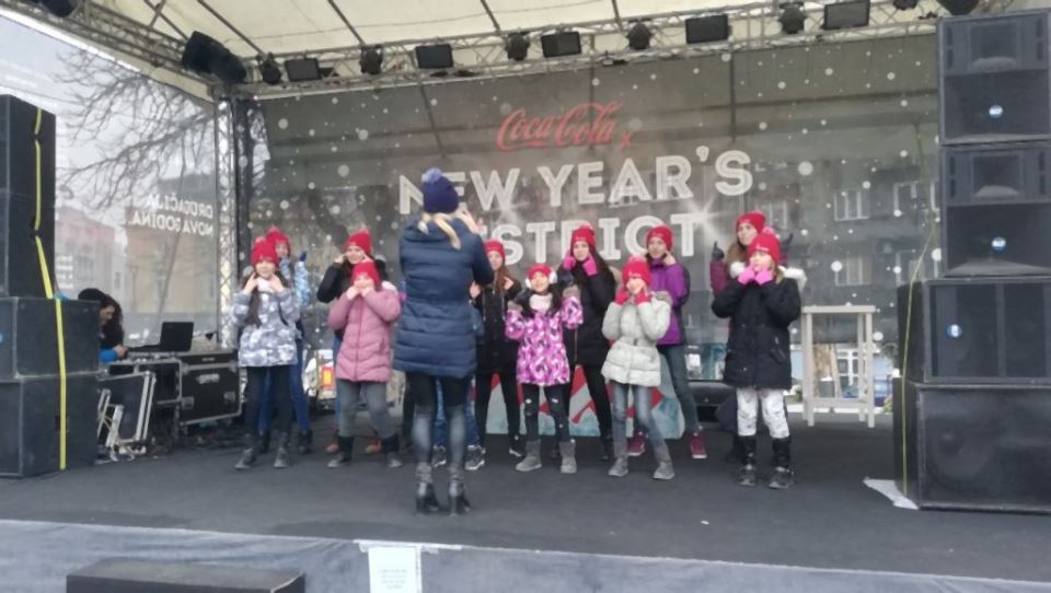 ZABAVA ZA DECU I FENOMENALNI KONCERTI I ŽURKE ZA ODRASLE:  ČUDESNI VIKEND NA COCA-COLA x NEW YEAR’S DISTRICTU