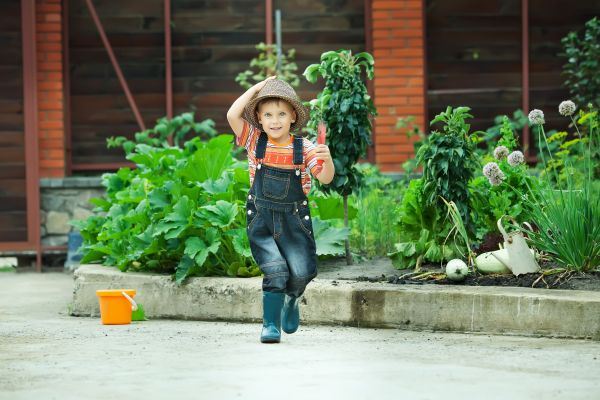5 saveta koji će vam pomoći da dete zavoli baštovanstvo