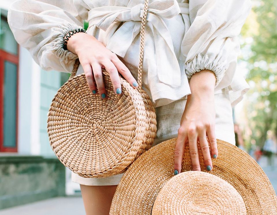 LETNJA ODEĆA ZA DAMU POSLE 50. GODINE: 15 komada garderobe koje mora imati svaka moderna žena