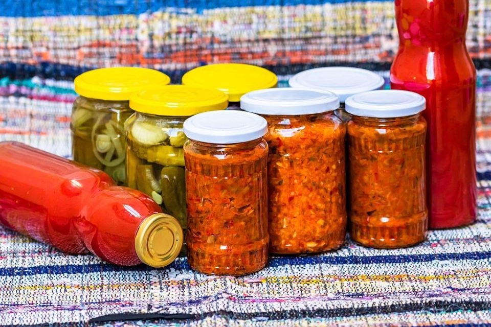 Ajvar u teglama, Paradajz u flaši, Zimnica.