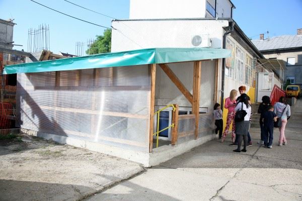 Adria Media Serbia i magazin Sensa uručili donaciju Svratištu