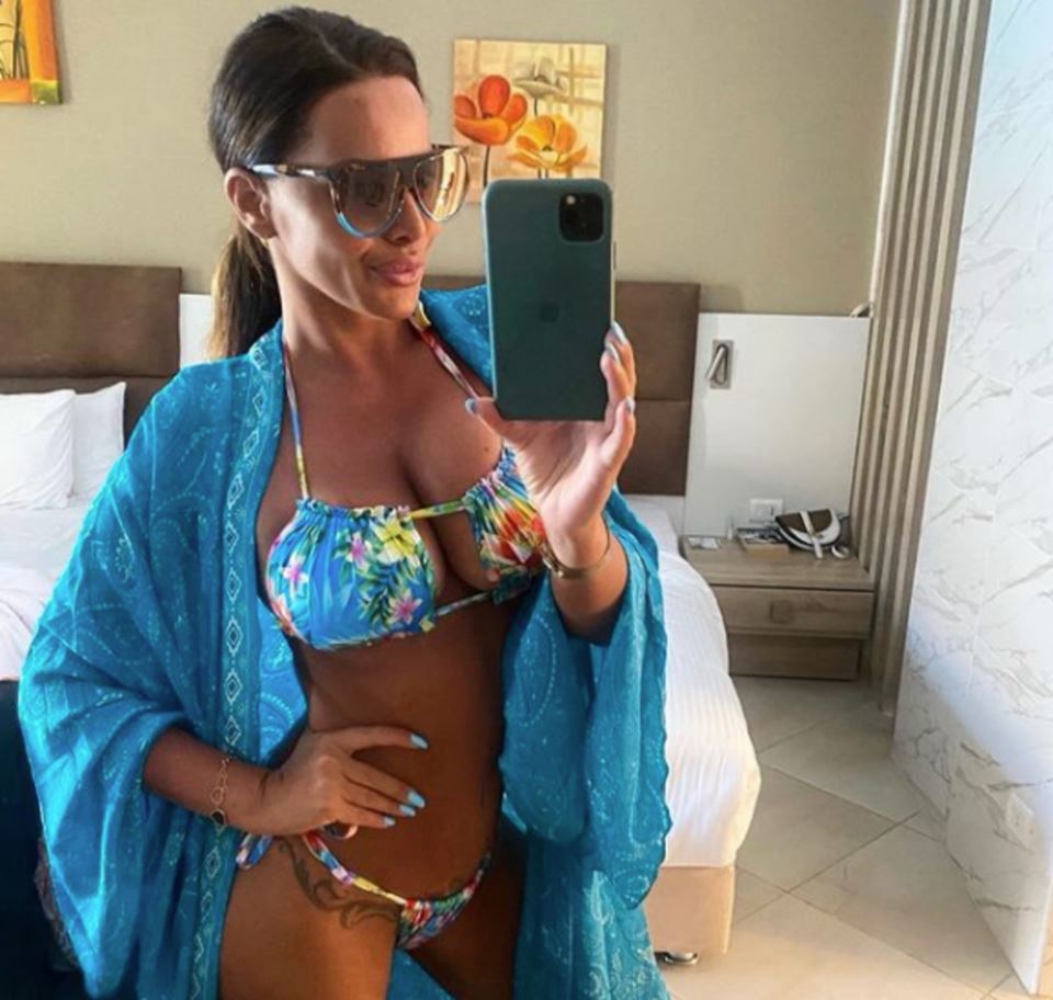 SVI PRIČAJU O NJENOJ AFERI S KOŠARKAŠEM, A S KIM SONJA UŽIVA NA MORU: Lukasova bivša zaintrigirala javnost