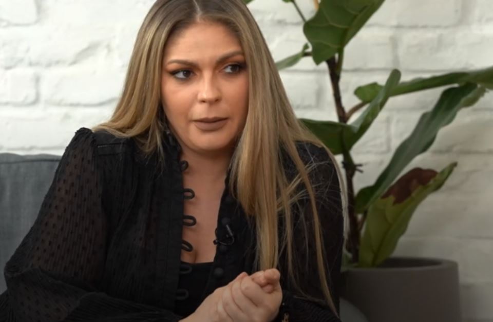 "NAJLEPŠI DAN JOJ JE UNIŠTEN, PLAKALA JE JAKO": Pevačica odlučila da se ne pojavi na svadbi - Sve me je jako potreslo